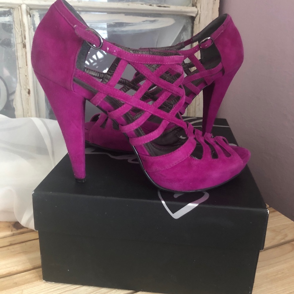 Magenta suede heels...